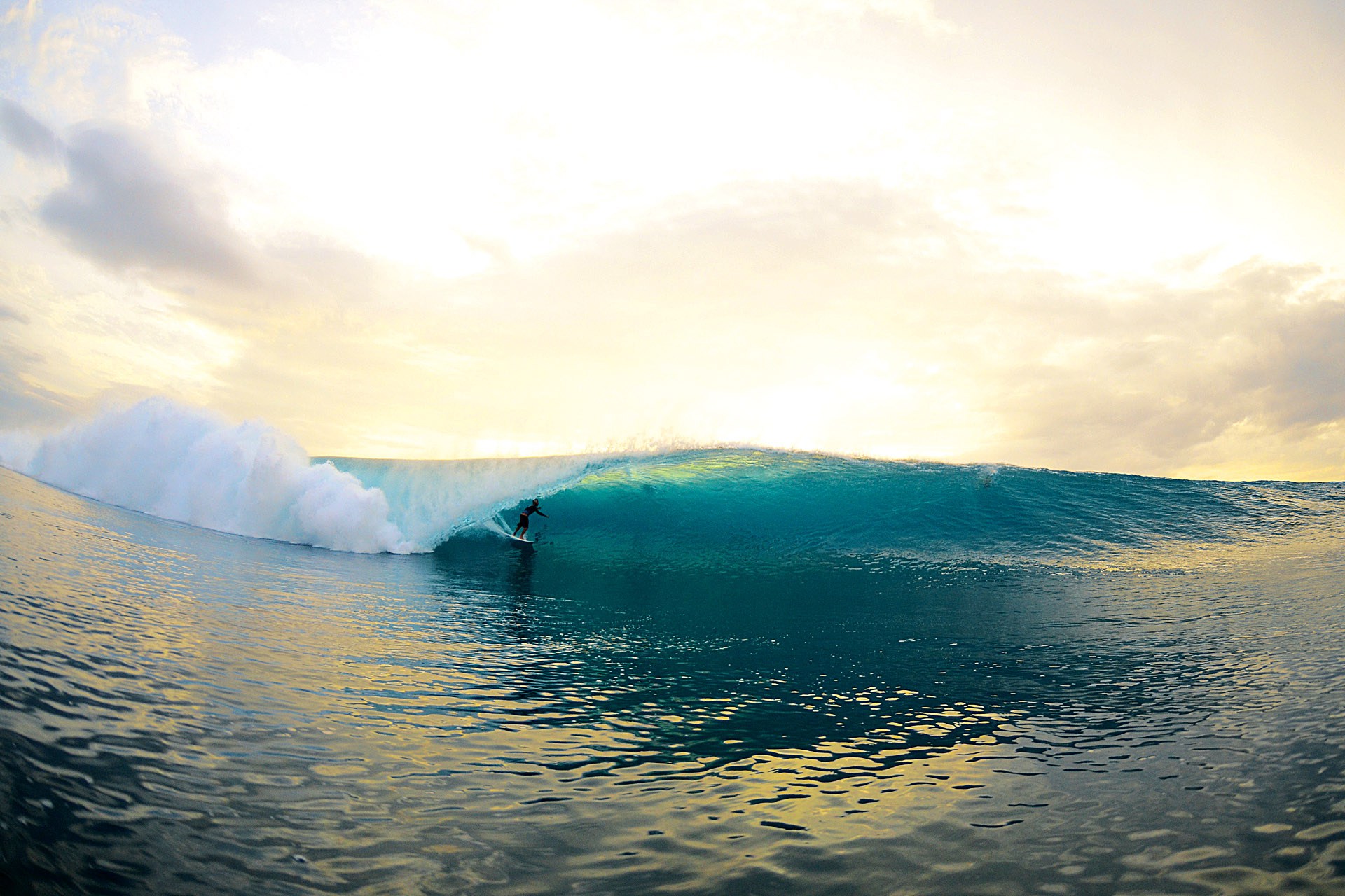 Desert Point surfing video: The biggest swell ever?