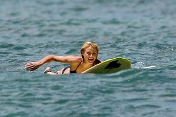 Top 5 Celebrities Who Surf