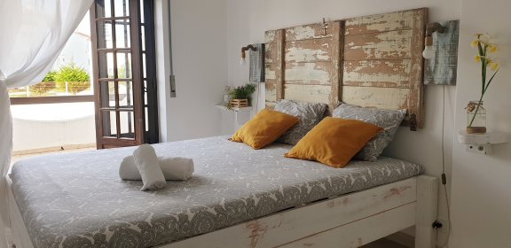 Double/Twin with shared bathroom 