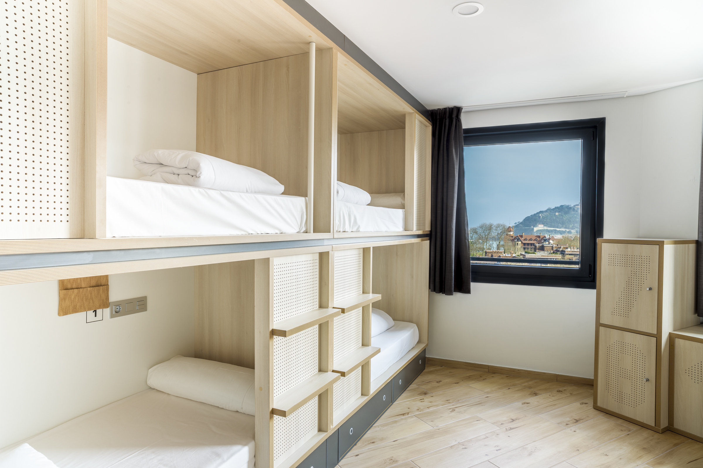 Surfholidays.com: Koisi Hostel, San Sebastian