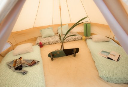 Shared tent for 3 surfers