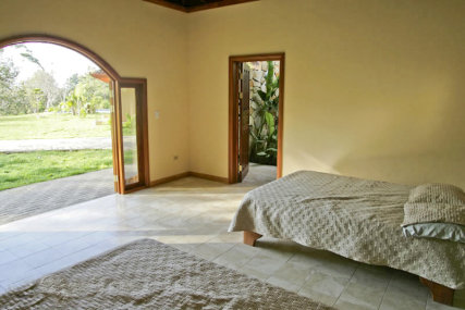 Roomy Cabina that sleeps 4.
